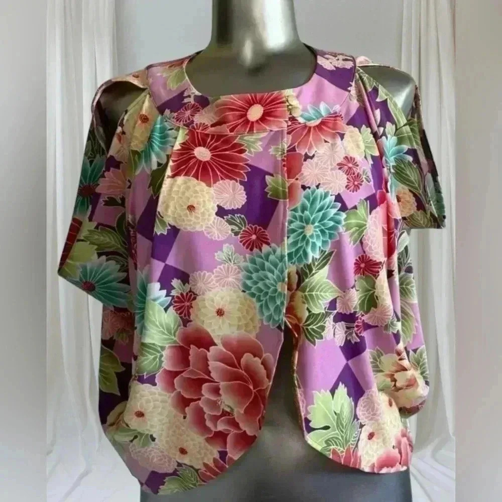 🆕BCBGMaxAzria Floral  Print Top - Picture 3 of 15